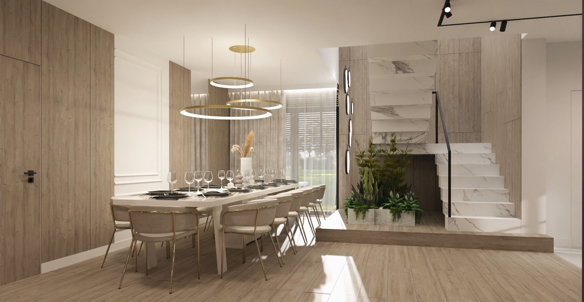 Elegancka jadalnia z długim stołem, krzesłami w odcieniach beżu i złotymi lampami pierścieniowymi. W tle marmurowe schody i drewniana okładzina ścian.