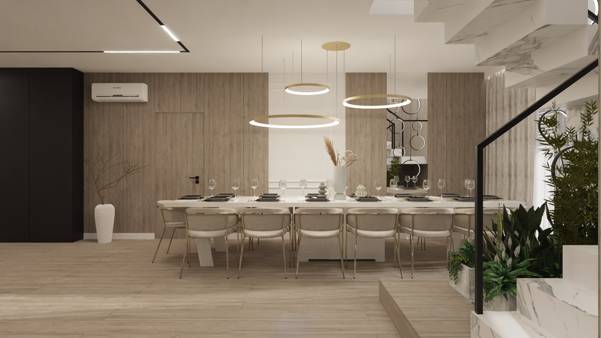 Elegancka jadalnia z długim stołem, krzesłami w odcieniach beżu i złotymi nogami. Nad stołem wiszą trzy okrągłe lampy. Widoczne schody z marmurowymi stopniami.