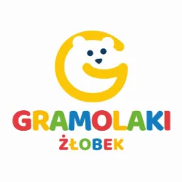 Kolorowe logo z napisem GRAMOLAKI i żółtym niedźwiedziem w kształcie litery G, pod spodem napis ŻŁOBEK.