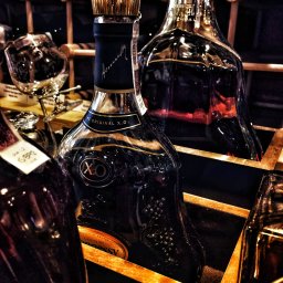 Degustacje alkoholi mocnych:
- whisk(e)y
- tequlia i mezcal
- rum 
