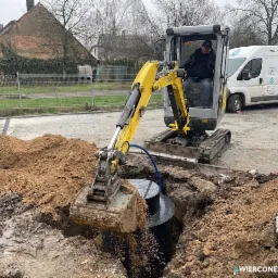 Montaż obudowy studni