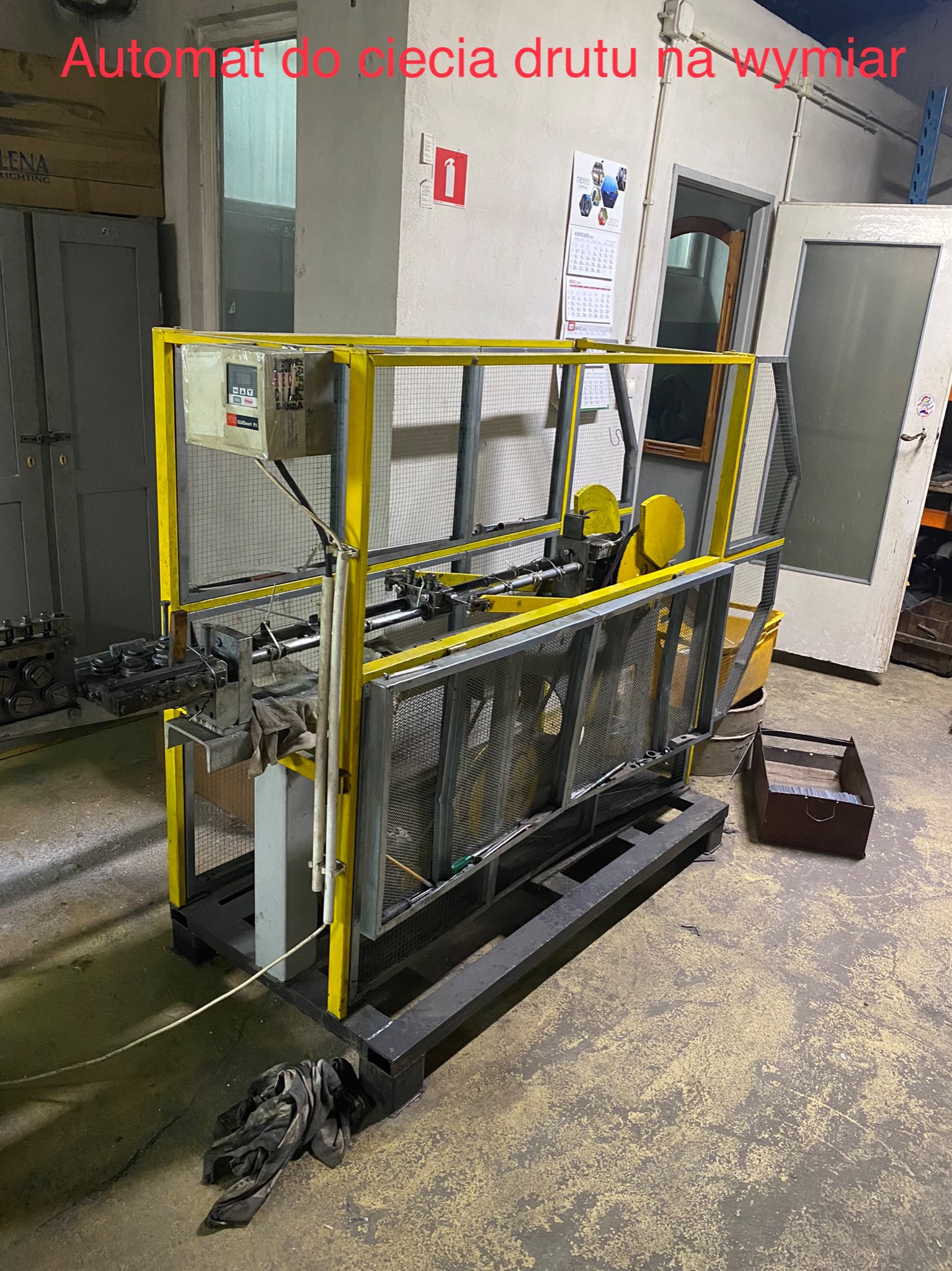 Automat do prostowania i cięcia drutu