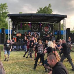 NAGŁOŚNIENIE: HK DEACON MOC PONAD 5000W