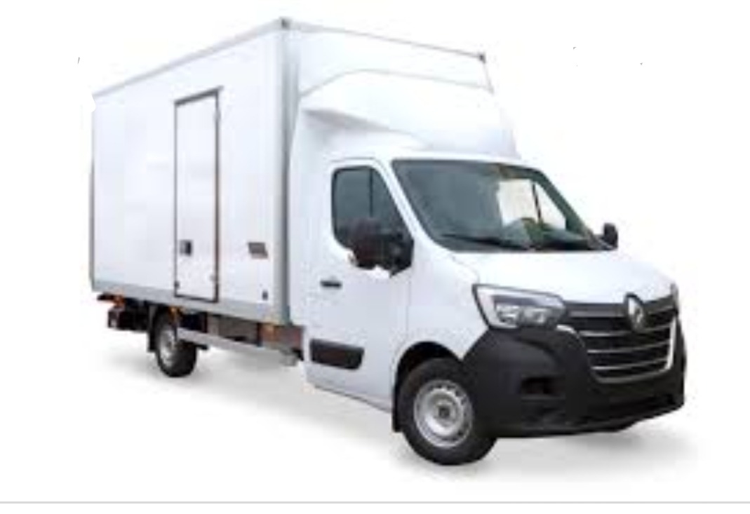 Biały samochód dostawczy Renault Master z zabudową kontenerową, widok z boku, na białym tle.