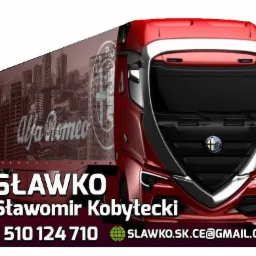 Wizualizacja czerwonej ciężarówki z naczepą ozdobioną motywem miejskim i logo Alfa Romeo, zawierająca dane kontaktowe firmy transportowej SŁAWKO: numer telefonu i adres e-mail.