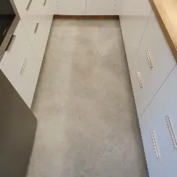 Płytka wielkoformatowa, podłoga w kuchni praktyczna bez fug- polecam