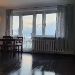 podświetlona ścianka w narożniku