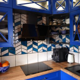 Koszalin-dom jednorodzinny. Płytki-jodełka francuska oraz duże kwadraty- komplet do niebieskiej kuchni