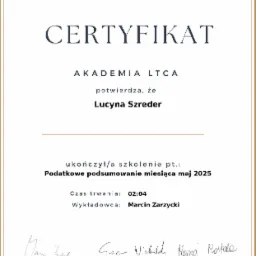 Certyfikat Akademii LTCA dla Lucyny Szreder za ukończenie szkolenia 'Podatkowe podsumowanie miesiąca maj 2025'. Sygnatury wykładowców i dyrektora ds. szkoleń.