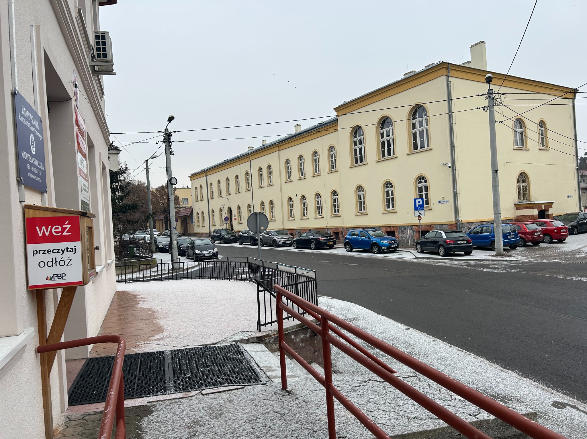 Kancelaria mieści się w pobliżu budynku Sądu Rejonowego w Świeciu