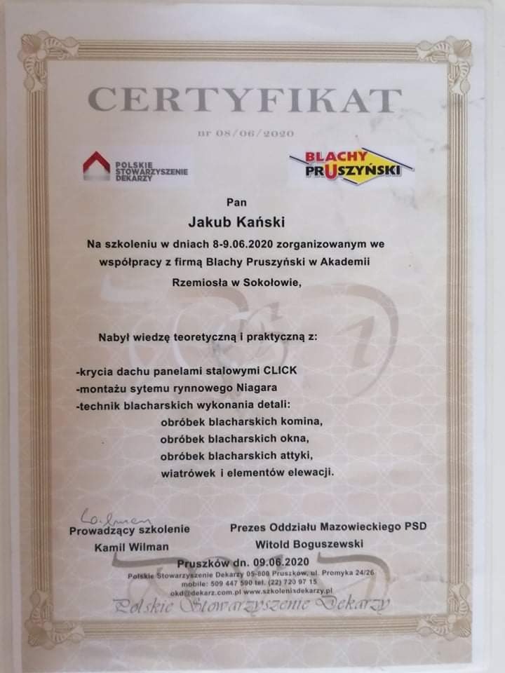 Skan certyfikatu ukończenia szkolenia dekarskiego przez Jakuba Kańskiego, wydany przez Polskie Stowarzyszenie Dekarzy we współpracy z firmą Blachy Pruszyński, potwierdzający wiedzę z krycia dachu...