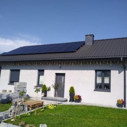 Instalacja 6,8 kWp w kooperacji z zaprzyjaźnioną firmą ze śląska. Panele full black na czarnym lub grafitowym dachu prezentują się rewelacyjnie.