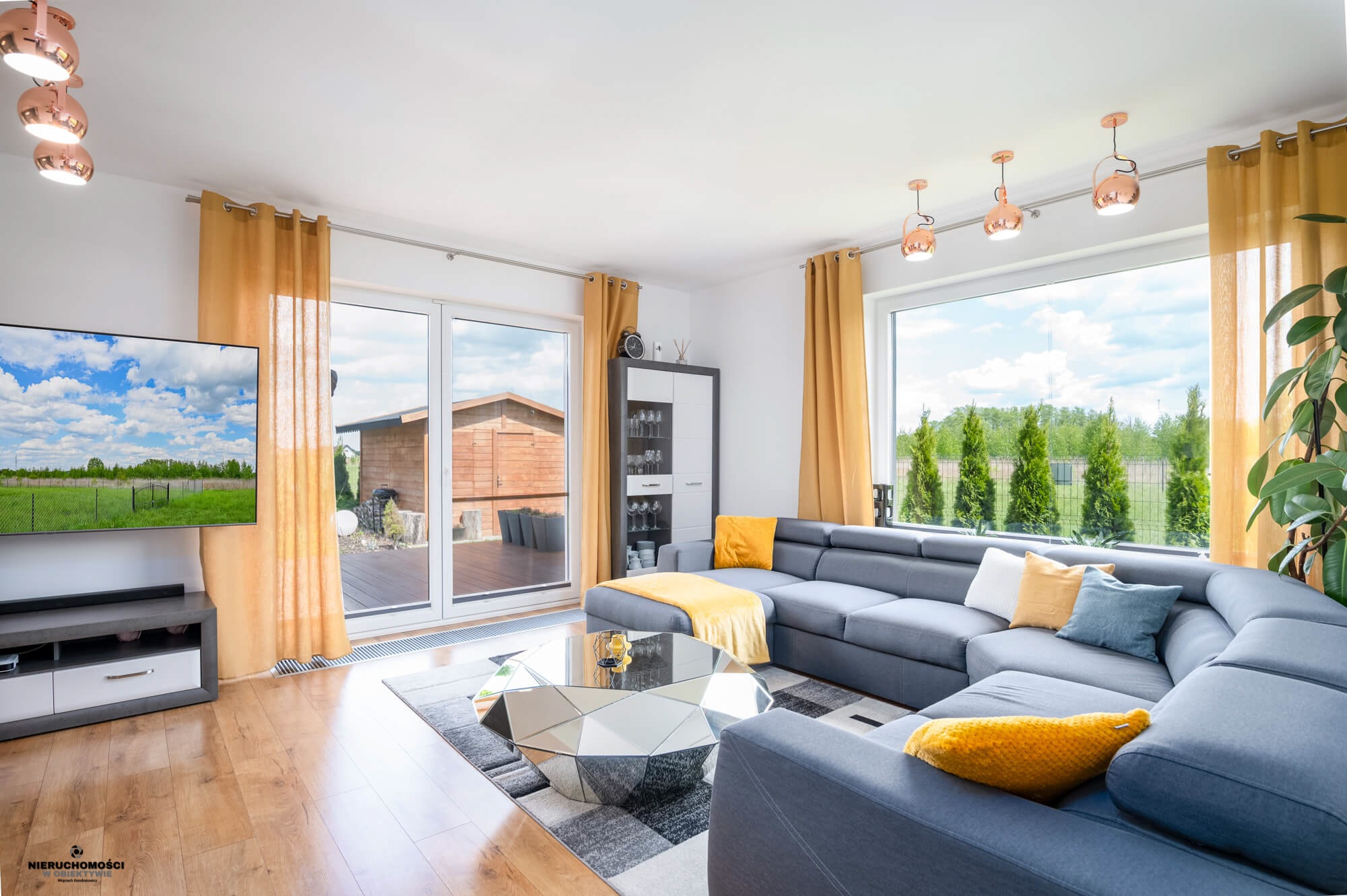 Zdjęcia domów na sprzedaż