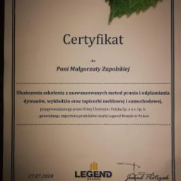 Skan certyfikatu ukończenia szkolenia z zaawansowanych metod prania i odplamiania dywanów, wykładzin oraz tapicerki meblowej i samochodowej, wydanego przez ChemSpec Polska dla Pani Małgorzaty...