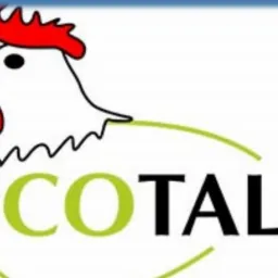 Logo firmy Ecototal z uproszczonym rysunkiem białego koguta z czerwonym grzebieniem i zielonym napisem, umieszczone w niebieskiej ramce.