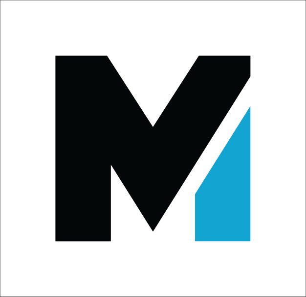 Logo z dużą czarną literą M, przeciętą ukośnym niebieskim elementem na białym tle.