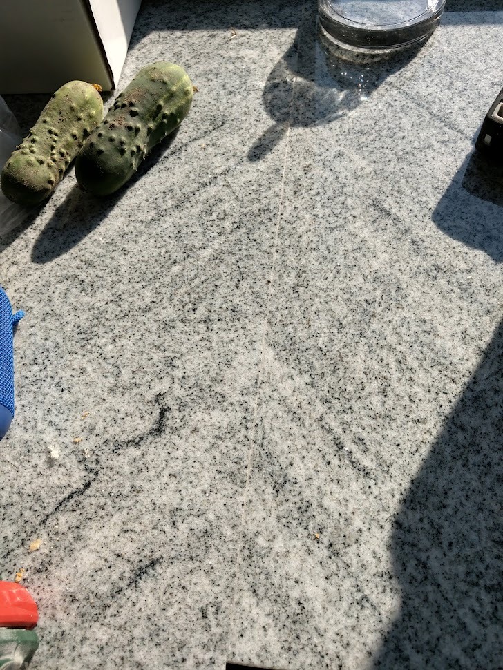 Zdjęcie przykładowego łączenia blatów