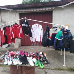 Witam,mam do sprzedania w ilości hurtowej markowe obuwie, odzież sportową,torebki damskie i torby turystyczne, walizki