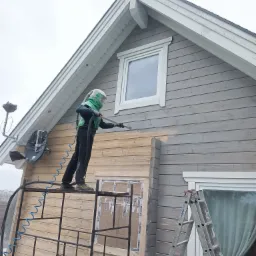 Renowacja domów z drewna za pomocą sody oczyszczonej.