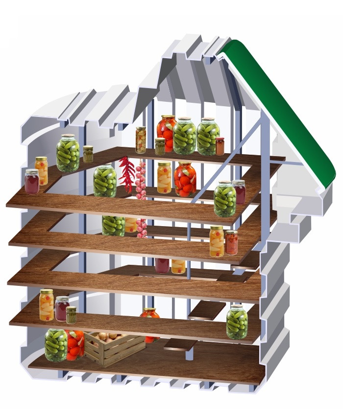 Przekrój piwnicy w Warszawie z drewnianymi półkami wypełnionymi słoikami z przetworami, w tym ogórkami kiszonymi, papryką i innymi warzywami, oraz skrzynką z cebulą i pomidorami.