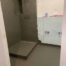 Hydroizolacja wykonana z masy dwuskładnikowej Mapei