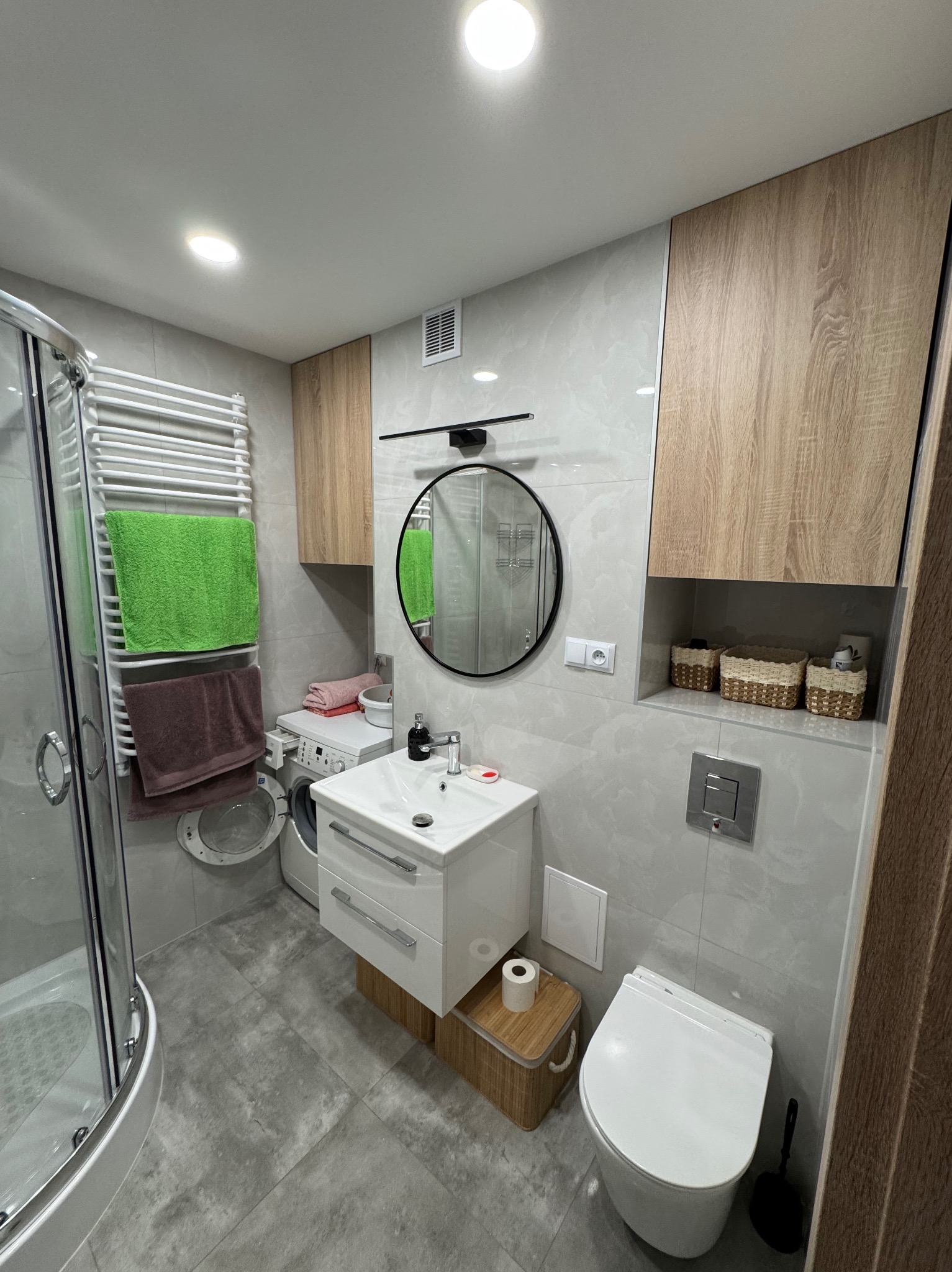 Łazienka w bloku w Zamościu osiedle Wyszyńskiego. Jak widać na zdjęciu klienci już korzystają z nowej łazienki.