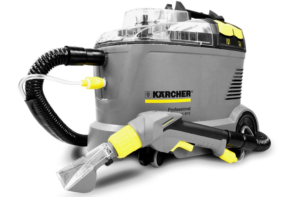 Profesjonalny odkurzacz piorący Kärcher Professional 8/1C z przezroczystą dyszą i czarnym wężem, ustawiony na białym tle.