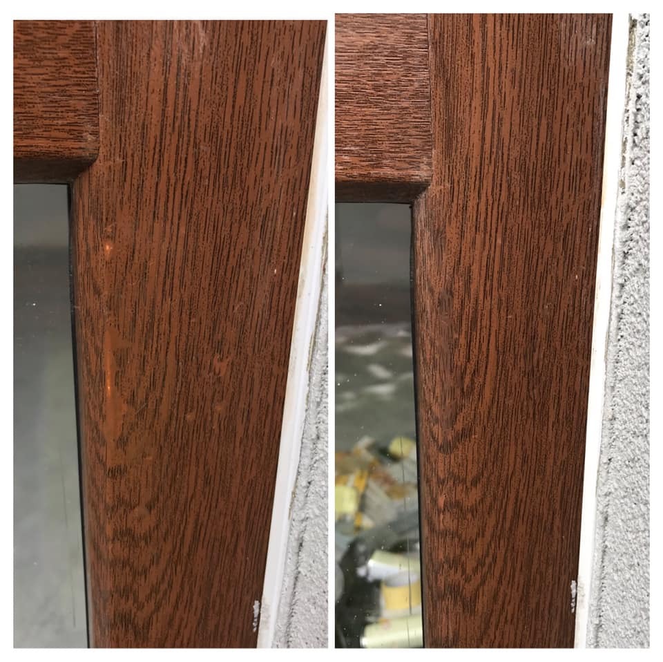 Porównanie fragmentu drewnianej ramy okiennej: po lewej stronie rama z widocznymi zabrudzeniami i zaciekami, po prawej rama po czyszczeniu, ukazująca odnowiony wygląd drewna.
