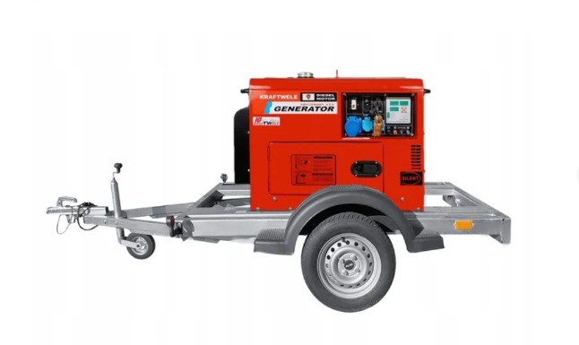 Czerwony agregat prądotwórczy KRAFTWELE na srebrnej przyczepie, widok z boku na białym tle.