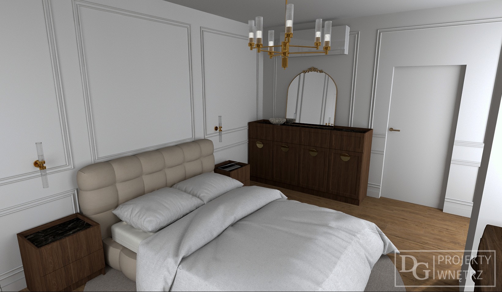 Elegancka sypialnia w odcieniach bieli i beżu z drewnianą komodą, lustrem i złotym żyrandolem. Klasyczny wystrój podkreślają sztukaterie na ścianach i lampki nocne.