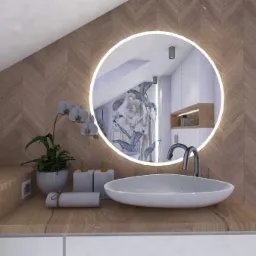 Nowoczesna łazienka na poddaszu z umywalką nablatową, okrągłym lustrem z podświetleniem LED, drewnianą ścianą ułożoną w jodełkę i białymi meblami.