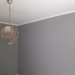 Etap końcowy malowania sufitu jak i ścian 