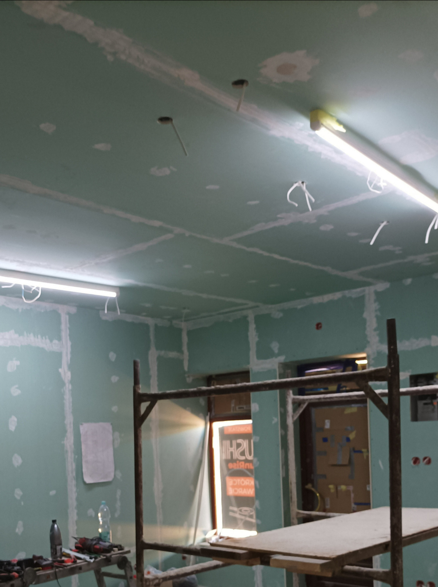 W obecnej chwili remontuje lokal w Tarnobrzegu na czerwonym placu w którym będzie restauracja sushi