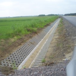 Droga wojewódzka od Lubaczowa do przejścia granicznego w Budomierzu 12 km cała inwestycja w zakresie brukarstwa,  obudowa dna i skarp rowów to dzieło naszej Firmy Bruk-Ar.