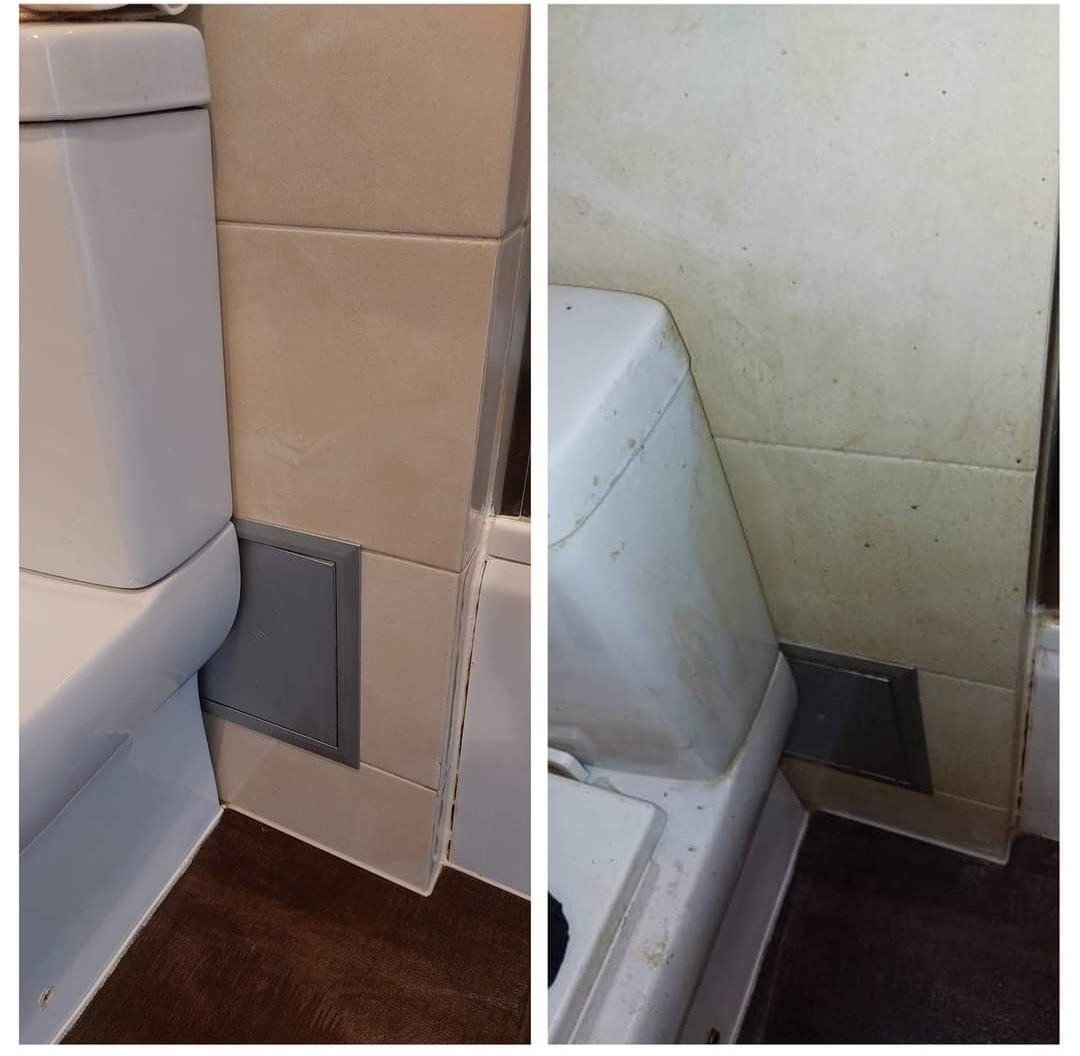 Porównanie stanu toalety przed i po czyszczeniu: po lewej czysta toaleta z jasnymi fugami i błyszczącymi kafelkami, po prawej brudna toaleta z ciemnymi fugami i matowymi kafelkami.