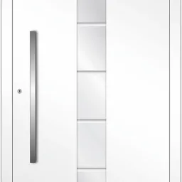 Nowoczesne, białe drzwi wejściowe z podłużnym, pionowym przeszkleniem podzielonym na cztery kwadratowe segmenty i długim, pionowym, metalowym uchwytem.