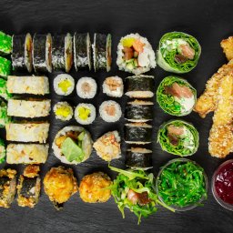 Nasze różne propozycje setów sushi z dodatkami
