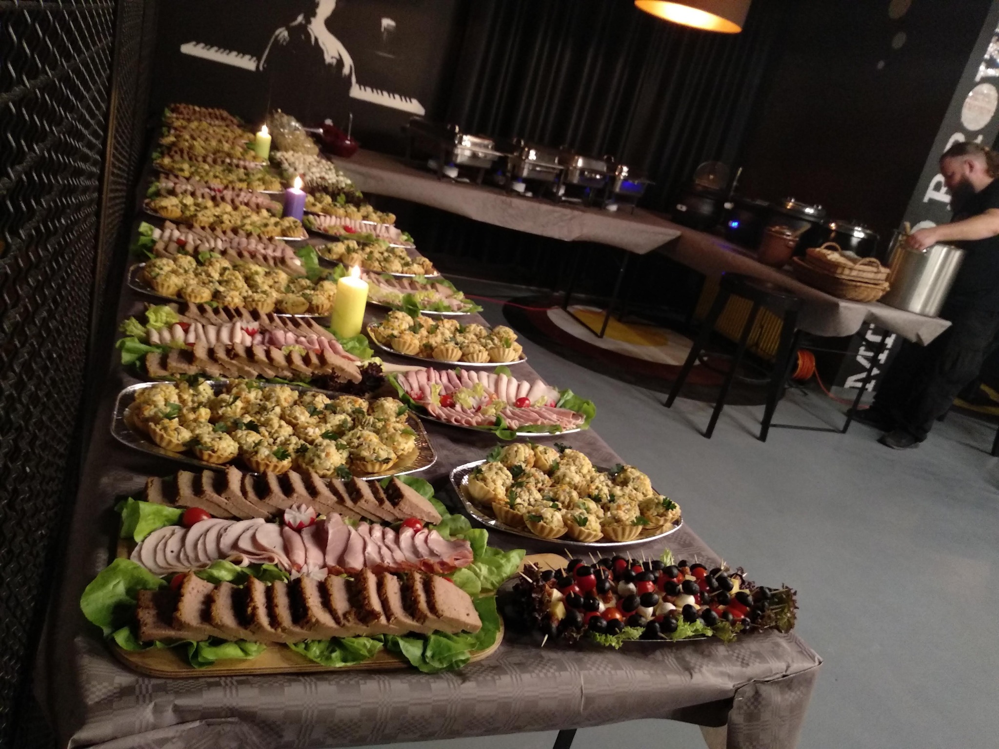 Szwedzki stół z regionalnymi wyrobami