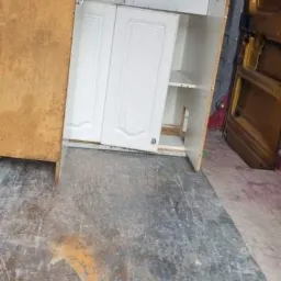 Posiadam auto o wymiarach Długość 3.30cm Szerokość 1.70cm Wysokość 1.84cm