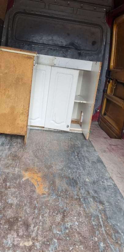 Posiadam auto o wymiarach Długość 3.30cm Szerokość 1.70cm Wysokość 1.84cm