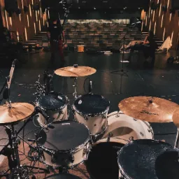 Sesja nagraniowa na koncert na żywo 'Kołobrzeżanie Kołobrzeżanom' w Regionalnym Centrum Kultury w Kołobrzegu.