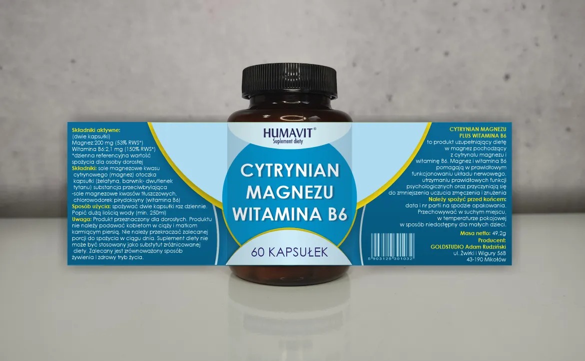 Brązowa butelka suplementu diety Humavit Cytrynian Magnezu Witamina B6 z etykietą informacyjną na białym tle, prezentująca skład, dawkowanie i właściwości produktu.