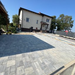 Układanie kostki brukowej Czernin 1