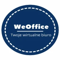 Logo firmy WeOffice w kształcie granatowego okręgu z białym obramowaniem z kresek, prezentujące nazwę i hasło: Twoje biuro wirtualne.