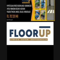 Baner reklamowy firmy z Płońska oferującej wypożyczalnię sprzętu budowlanego i ogrodniczego, z przykładami maszyn i wykończonej posadzki w jasnym pomieszczeniu.