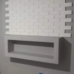 Ściana z dekoracyjnej białej cegły z szarą półką wnękową poniżej, na szarej ścianie, minimalistyczny design.