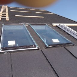 montaż okien dachowych - panel na rąbęk klick. Fundacja Oczami Brata Częstochowa