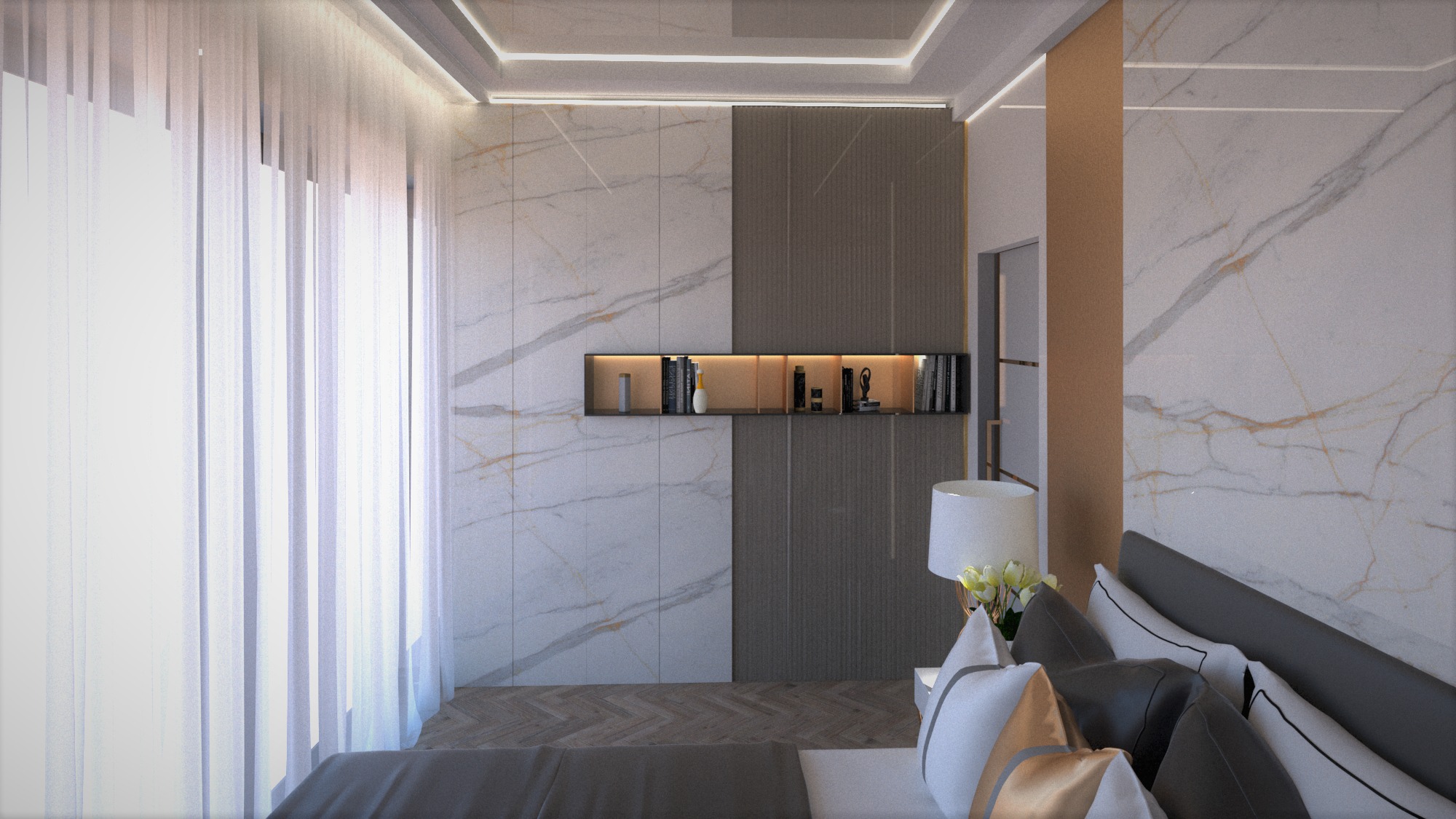 Nowoczesna sypialnia z marmurową ścianą, podświetlaną półką z dekoracjami i książkami, oraz delikatnymi, białymi zasłonami wpadającymi do pokoju.