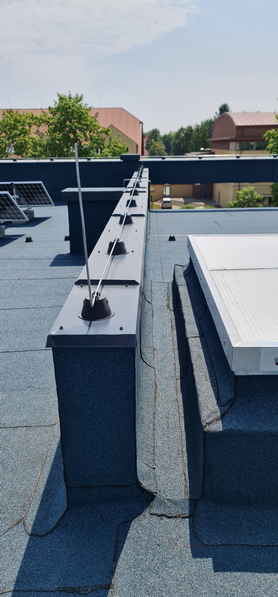 Instalacja odgromowa na budynku usługowym