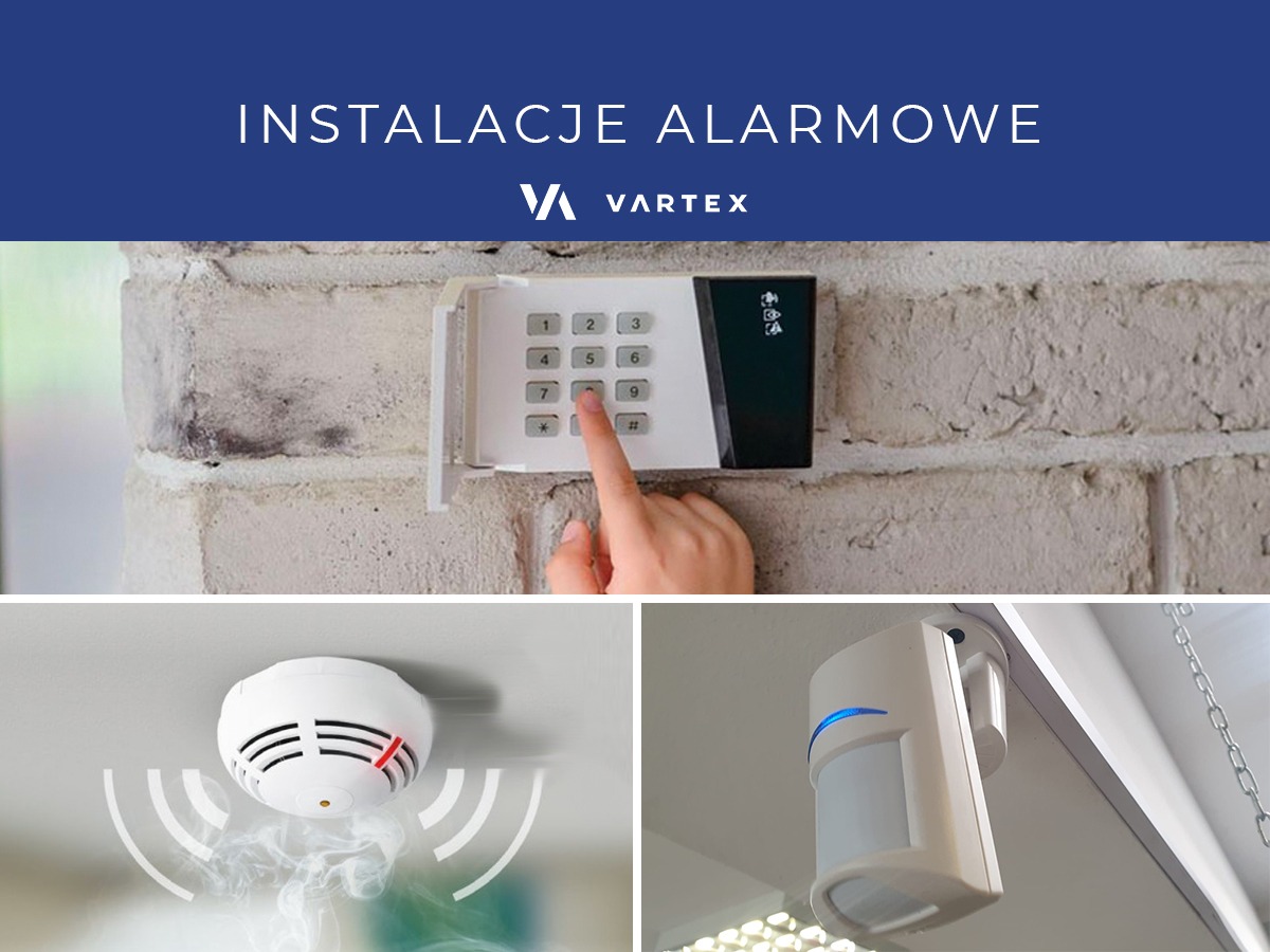 Panel sterowania systemem alarmowym na ścianie z cegły, dłoń naciska przycisk, czujnik dymu z symulacją dymu, czujnik ruchu z niebieskim światłem.